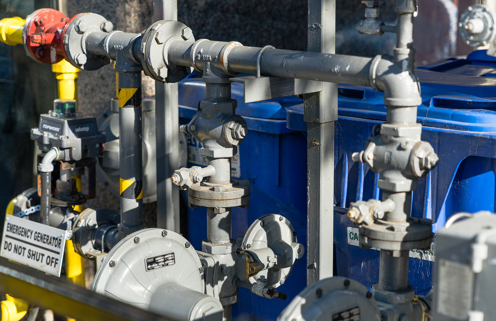 commercial gas installation - Commercial gas meters and natural gas pipes